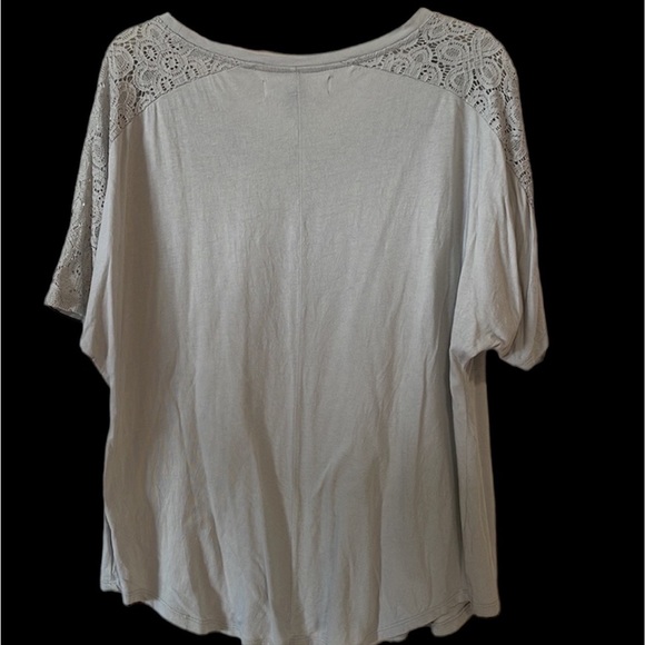 ⭐️2/$15⭐️ Old Navy Maternity Shirt - Picture 2 of 6